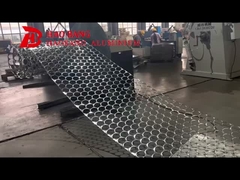 L'usine produit de petits cercles en aluminium.