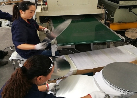 Les fabricants de cheveux droits 1,2 mm de feuille d'aluminium pur de qualité 1070 peut être utilisé pour les casseroles de cuisson