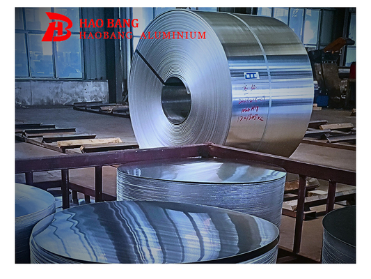 Alliage 1050 1060 1070 1100 Coil d'aluminium argenté Aa1050 Aa1060 Matériau à la fois Cc et Cc