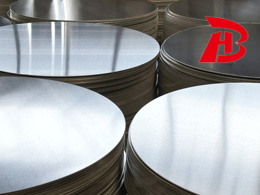 Processus de production Surface en aluminium fin en cercle Lissée Performance de traction miroir Forte pour les ustensiles de cuisine non collants