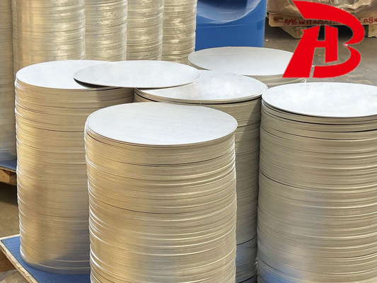 les fabricants de cercles en aluminium produisent des disques en aluminium à dessin profond de haute qualité pour la cuisine