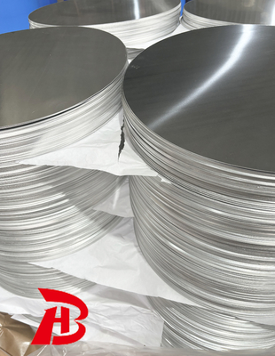 Qualité supérieure 1050 1060 1070 1100 3003 8011 Wafer en aluminium pour les ustensiles de cuisine Décoration Couverture lumineuse Couverture solaire