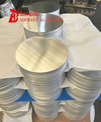 Processus de production Surface en aluminium fin en cercle Lissé Speccule Performance de traction Forte