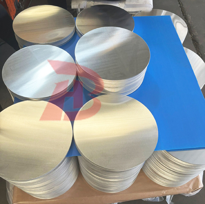 Processus de production Surface en aluminium fin en cercle Lissé Speccule Performance de traction Forte