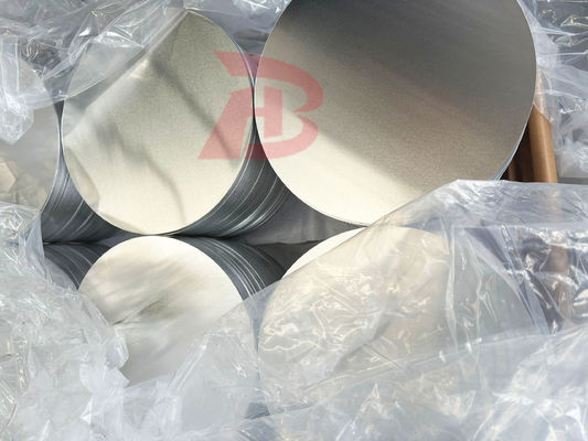 Taille personnalisée Cercle d'aluminium 0,3-6 mm Épaisseur 100-1000 mm Diamètre CC DC Matériau 1050 1060 3003 alliage résistant à la fissuration Dessin profond pour la cuisine et le tamponage du couvercle de la lampe