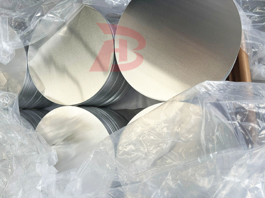 Processus de production Surface en aluminium fin en cercle Lissé Speccule Performance de traction Forte