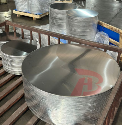 Taille personnalisée Cercle d'aluminium 0,3-6 mm Épaisseur 100-1000 mm Diamètre CC DC Matériau 1050 1060 3003 alliage résistant à la fissuration Dessin profond pour la cuisine et le tamponage du couvercle de la lampe