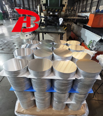 Disques circulaires en aluminium légers et durables, idéaux pour la fabrication de composants nécessitant un rapport résistance/poids élevé.