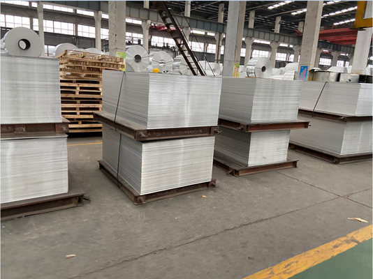 Meilleur vendeur de tôle d'aluminium Surface d'argent pour le bâtiment extérieur Conductivité électrique pour soutenir la personnalisation