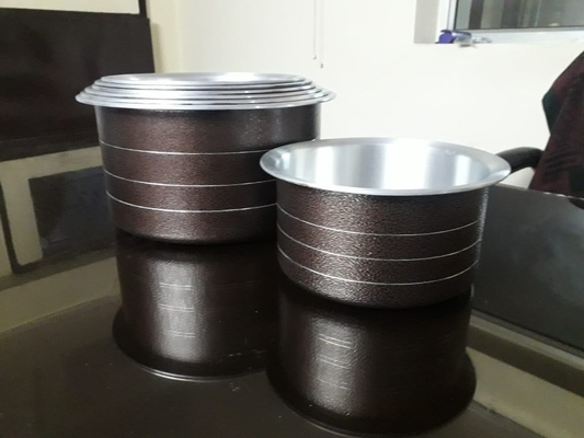Produits de cuisine en aluminium recouverts d'un revêtement antiadhésif de bonne qualité
