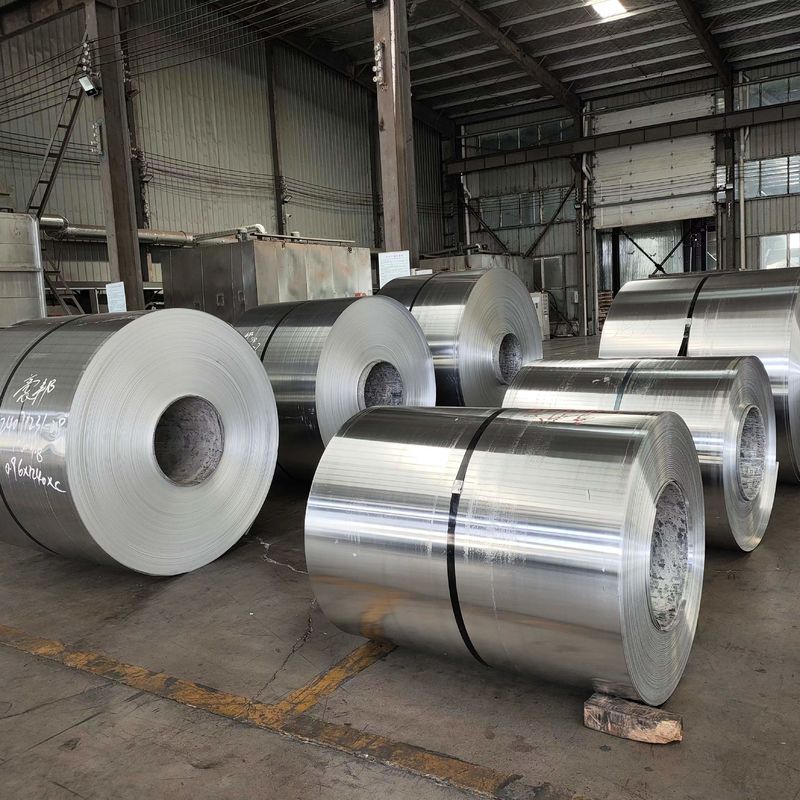 bande de bobine d'aluminium de 0,3-6 mm d'épaisseur personnalisée pour ustensiles de cuisine haut de gamme avec les normes de l'UE et de la FDA américaines et une garantie d'usine de 24 heures