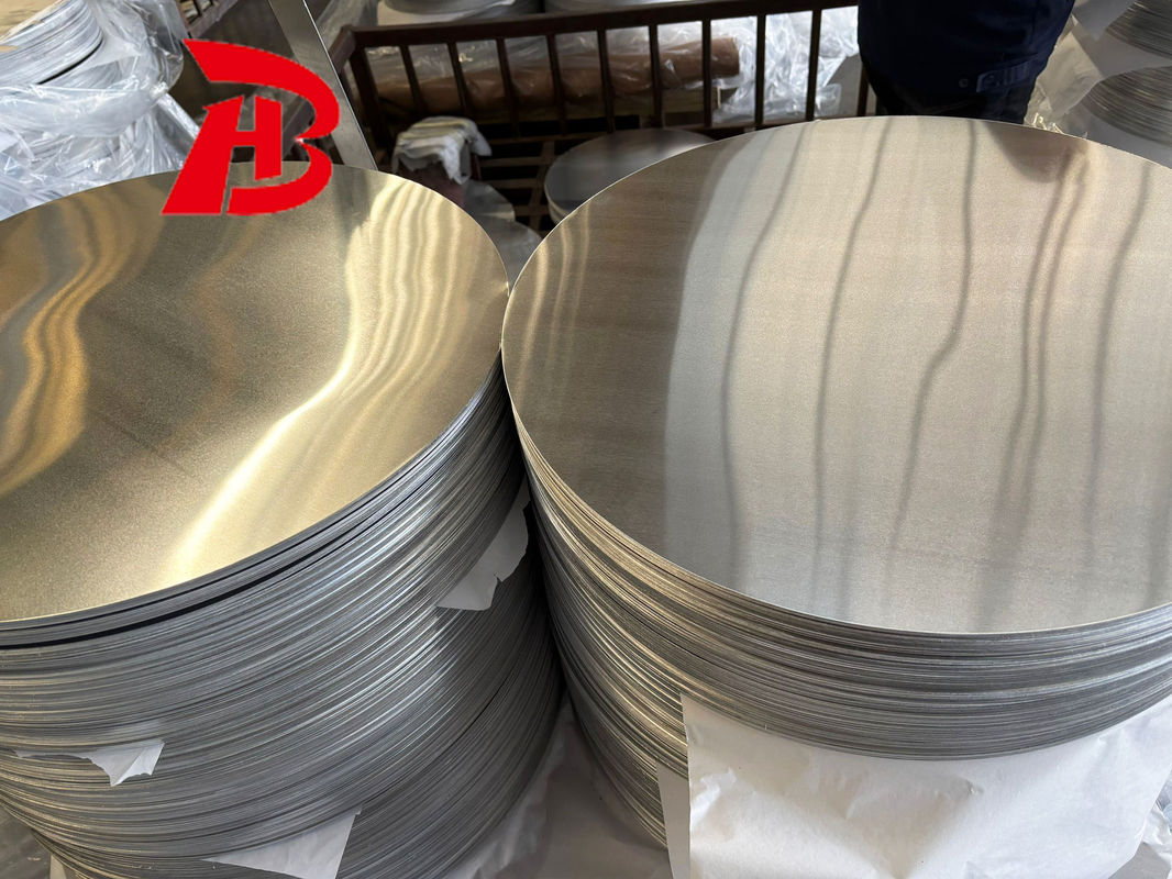 Taille personnalisée Cercle d'aluminium 0,3-6 mm Épaisseur 100-1000 mm Diamètre CC DC Matériau 1050 1060 3003 alliage résistant à la fissuration Dessin profond pour la cuisine et le tamponage du couvercle de la lampe
